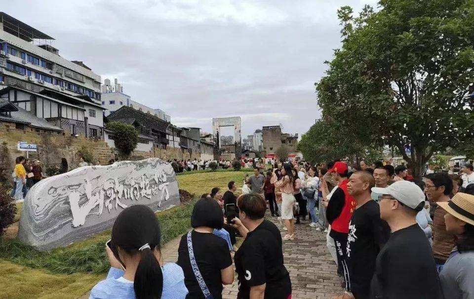 刀郎被举报抄袭20首歌曲，知情人：举报人曾是记者，因出卖刀郎被开除
