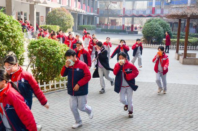 消防宣传进校园 千余名师生学消防安全知识
