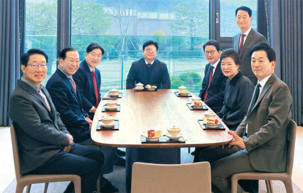 韩国前总统朴槿惠会见执政党高层：尹锡悦被逮捕，令我心情沉重