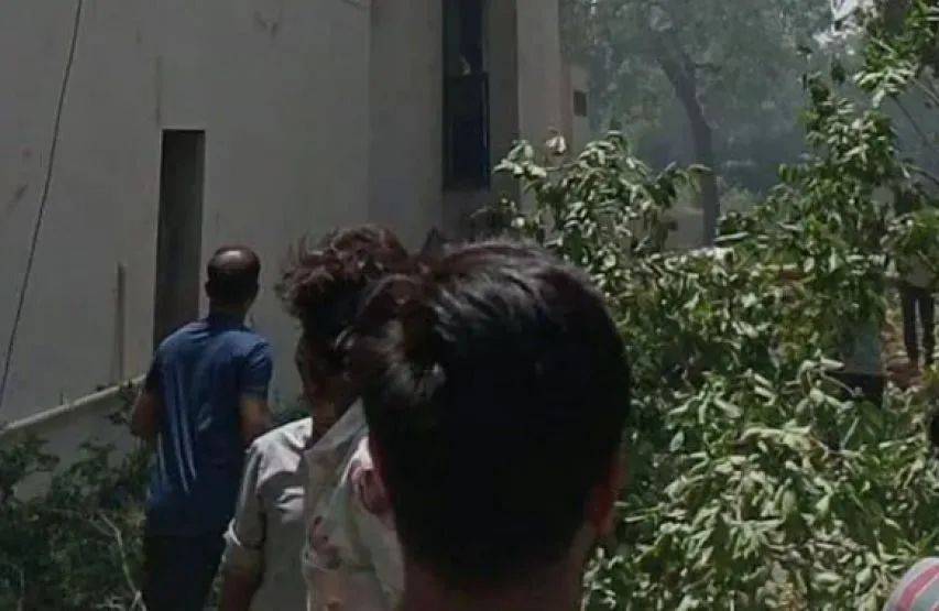 重磅突发！印度刚刚起飞的客机坠毁了！279人遇难，中方表示哀悼